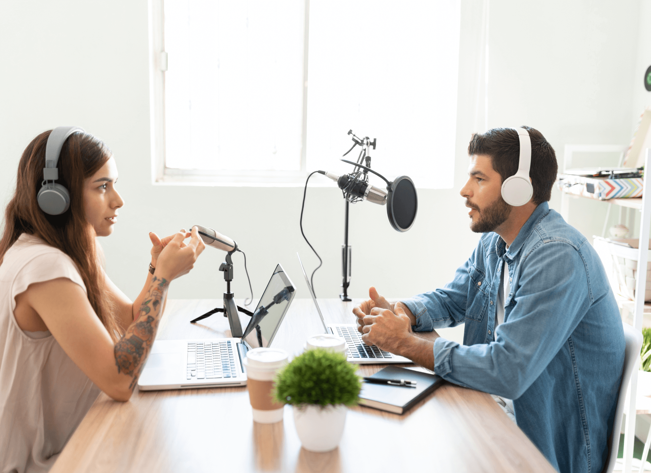 best podcast hashtags featured image